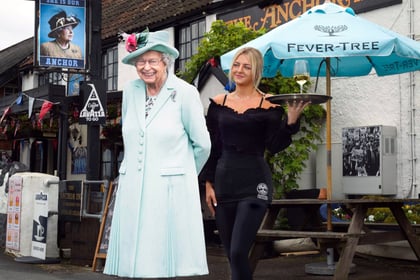 Queen spotted at Cockwood pub