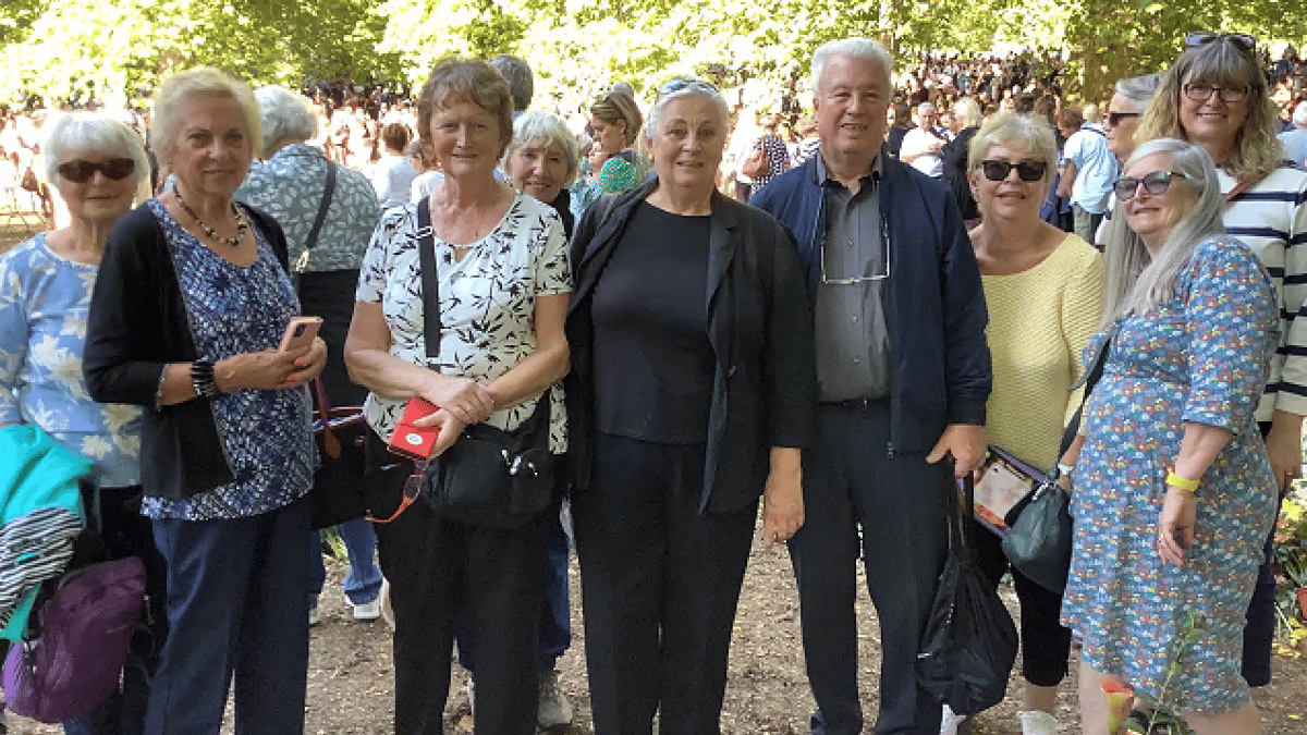 Newton Abbot Travel Club pays respects to Queen Elizabeth II | dawlish ...