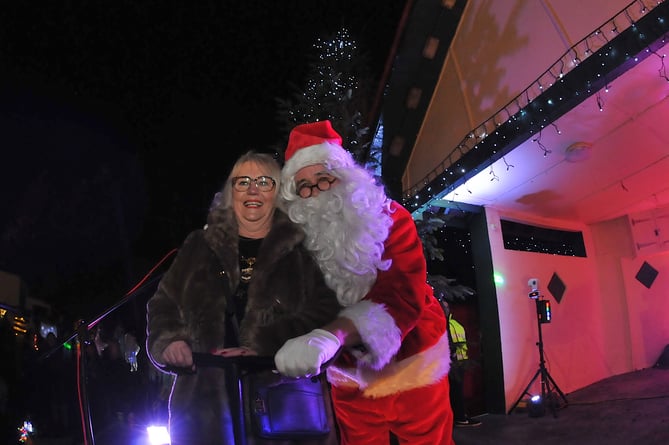 Dawlish Christmas lights switch on