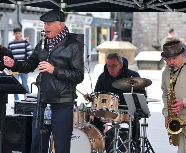 Easter egg-stravaganza entertains crowds in Newton Abbot