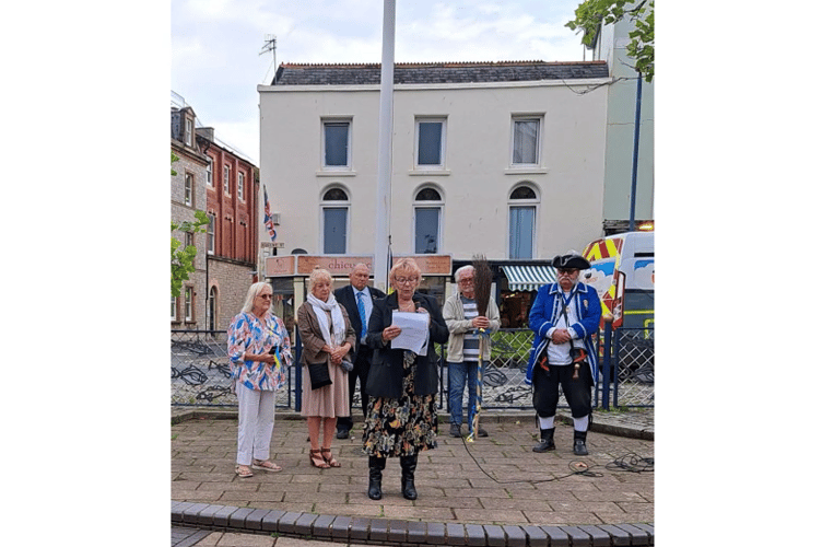 Teignmouth Mayor Cllr Joan Atkins gives her spoeech on Ukraine Day