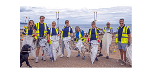 Absolute-ly fabulous community effort by Dawlish folk at beach clean