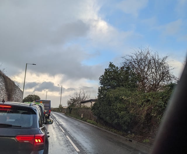 Roadworks cause tailbacks in Teignmouth 