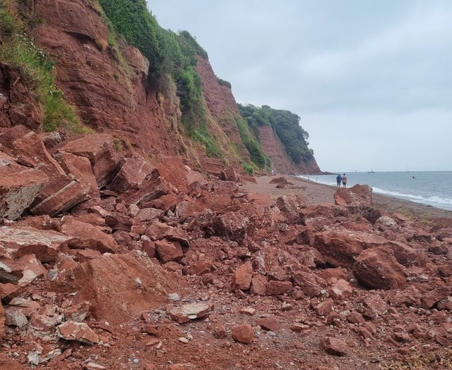 Warning after rockfall 