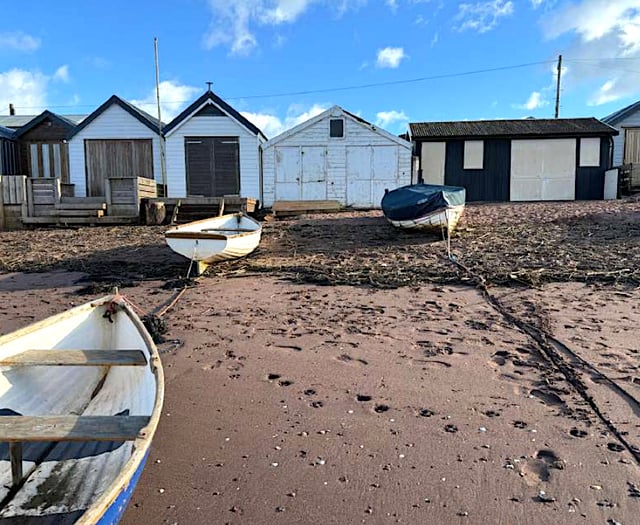 Plans to replace dilapidated beach hut 