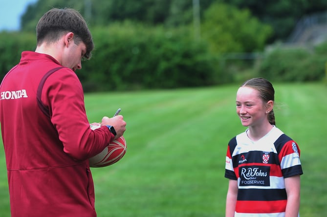 Ben Coen, of England's  Under-20 World Rugby Championship winning team, with young members of Teignmouth Rugby Club