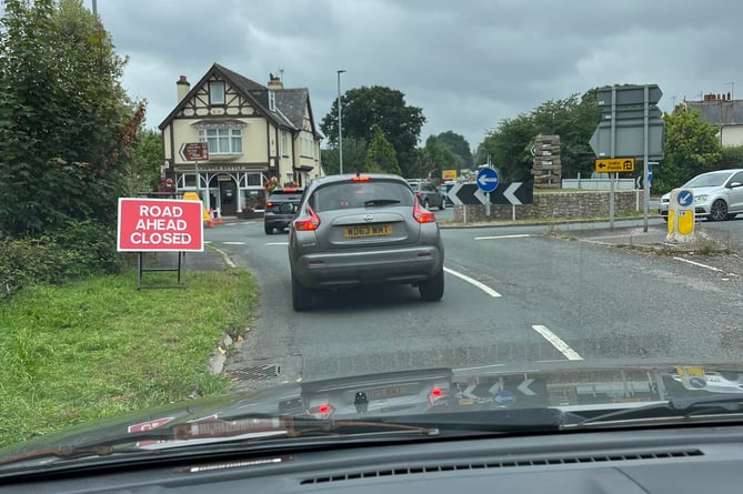 Traffic delays in Bovey Tracey. Photo by Dawn Campbell-Jones 