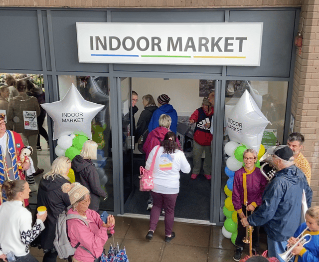 Town's new temporary indoor market opens 